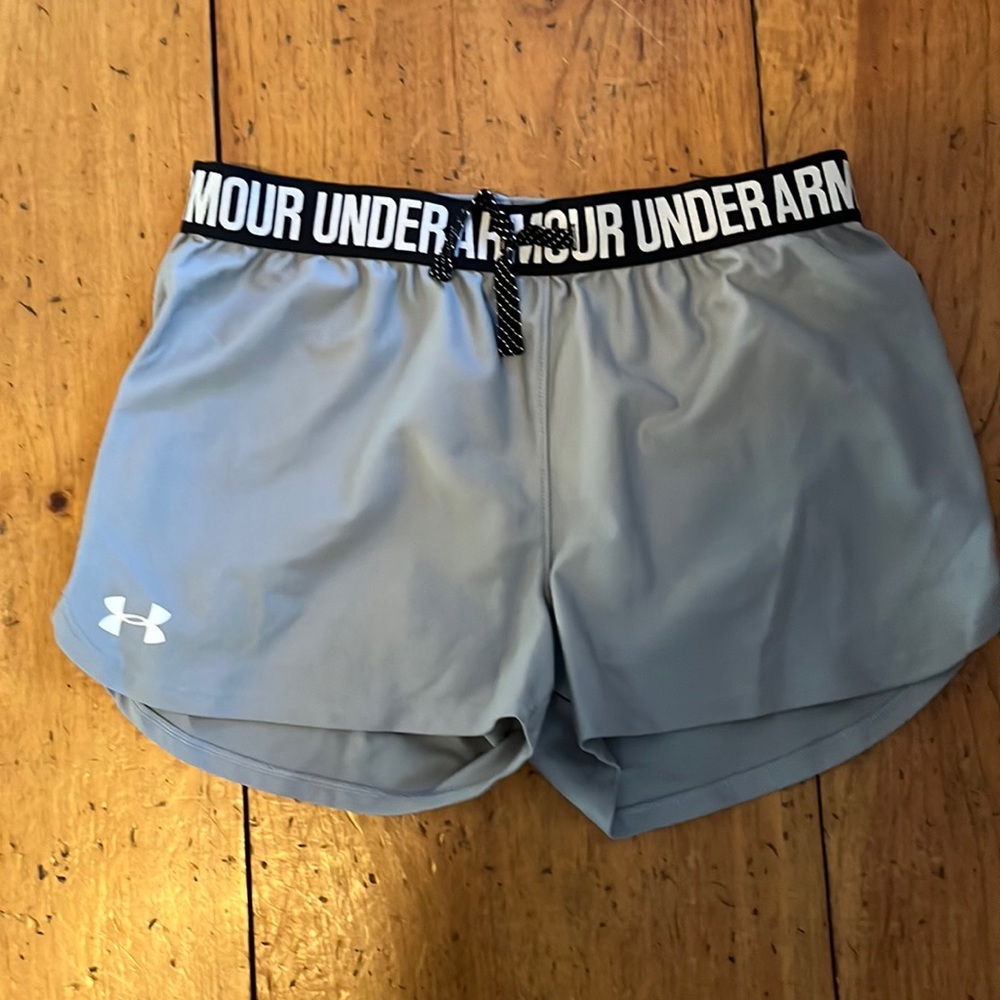 Girls Under Armour grey shorts size YXL